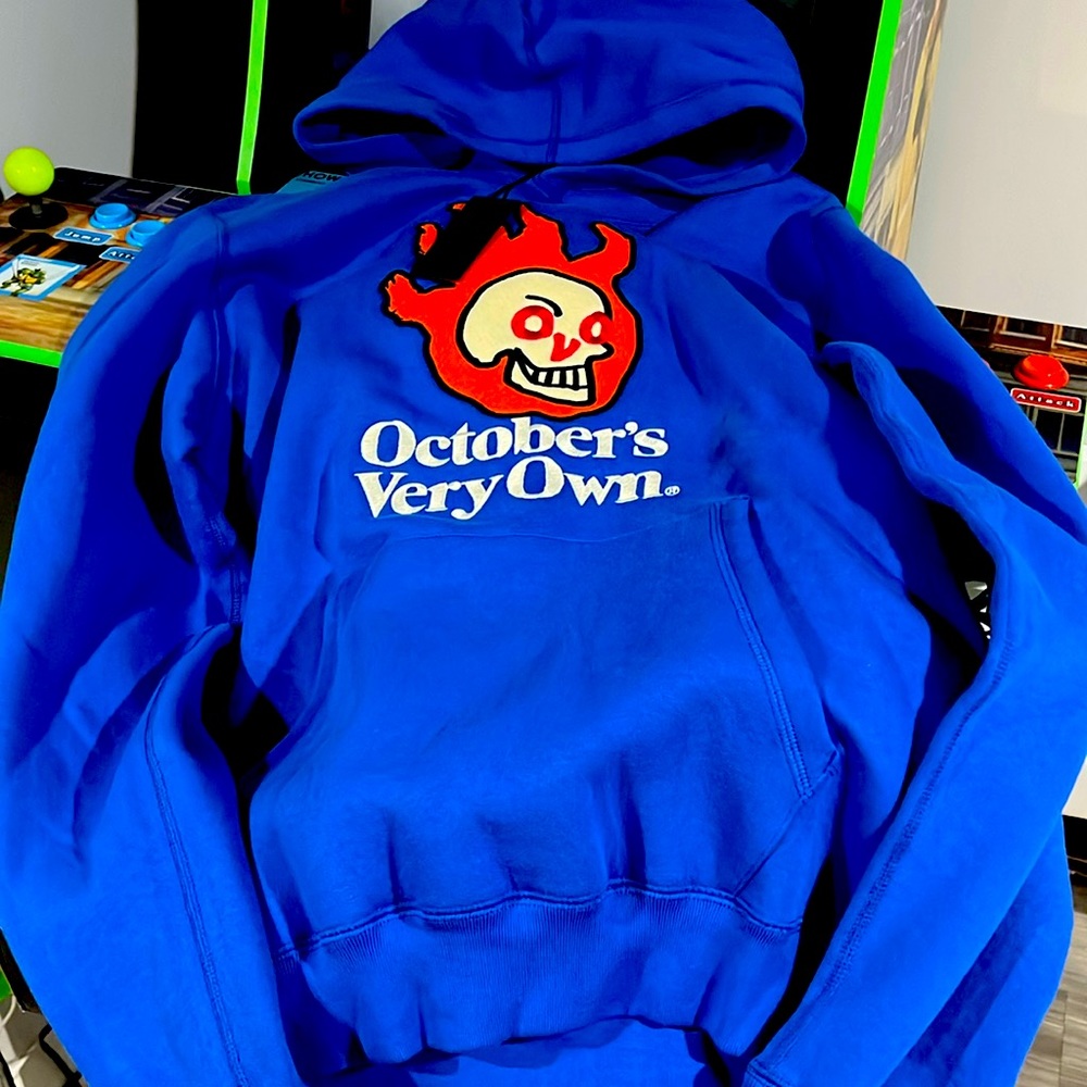 Pull over hoodie 100% authentic